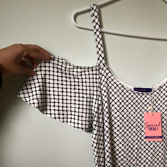 Kitschen Cold Shoulder Geometric Print Crop Top - Picture 3 of 6